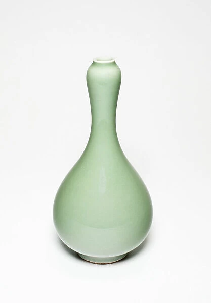 Pear-Shaped Vase, Qing dynasty (1644-1911), 18th  /  19th century. Creator: Unknown