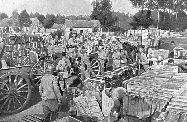 Preparatifs d'offensive; Le remplissage des caissons assurant le transport des munitions... 1917. Creator: Unknown