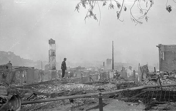 On the ruins (April 1906), Chinatown, San Francisco, 1906 Apr. Creator: Arnold Genthe