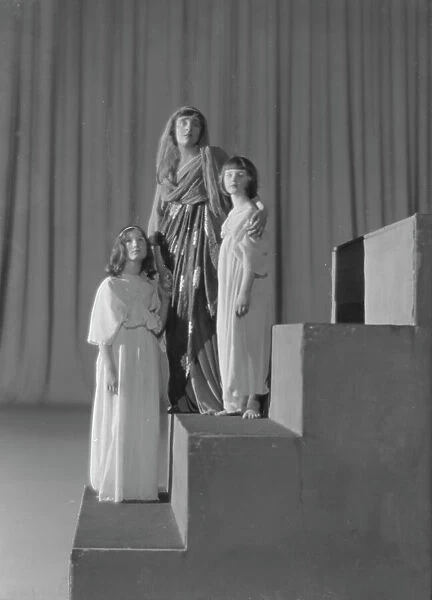 Scenes from Aedipus, a play by Augustin Duncan, between 1915 and 1921. Creator: Arnold Genthe