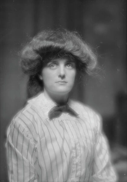 Scott, Beatrice, Miss, portrait photograph, 1912 May 3. Creator: Arnold Genthe