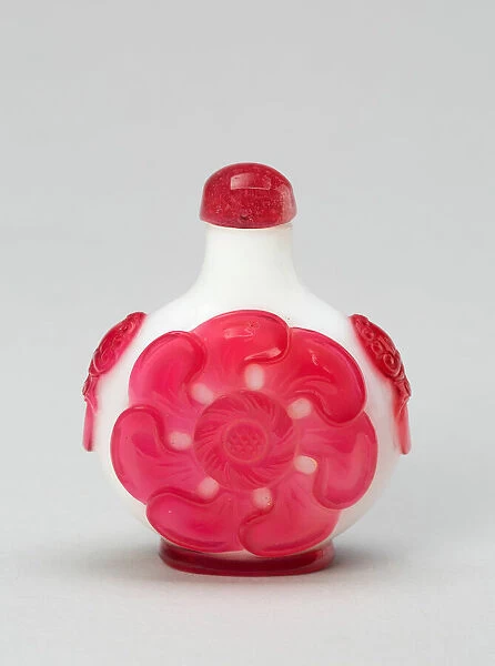 Snuff Bottle with Seven-Petal Flower Heads, Qing dynasty (1644-1911), 1760-1830