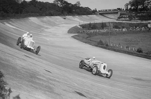 Sunbeam of EL Bouts and Vauhall 30  /  98 of RJ Munday, BARC meeting, Brooklands, 16 May 1932