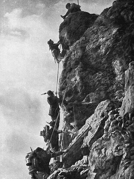 'Sur le Front Italien; comment il fallut attaquer le Monte Nero, 1915. Creator: Unknown
