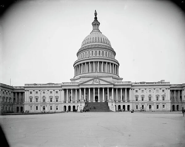 The United States Capitol, central part of bldg. Washington, D.C. 1902. Creator: Unknown