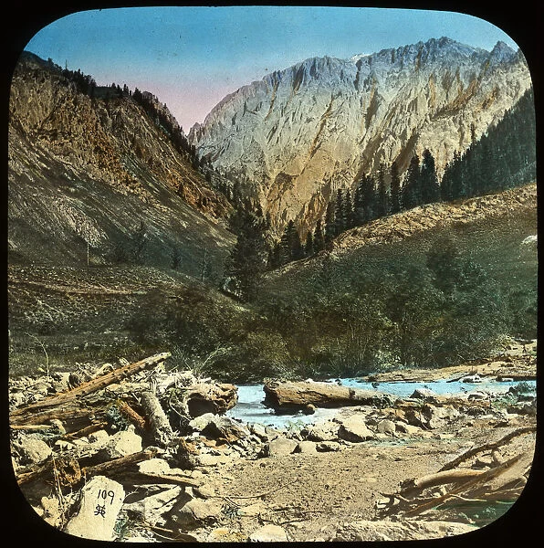 View between Sonamarg and Baltal, Kashmir, India, late 19th or early 20th century