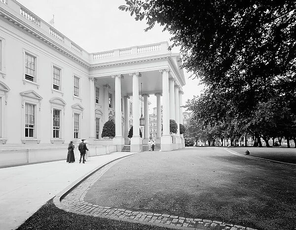 White House entrance, Washington, D.C. between 1910 and 1920. Creator: Unknown