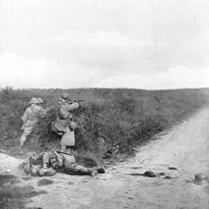 French machine gunners sweeping a road, Courcelles, south-east of Montdidier, France, 9 June 1918
