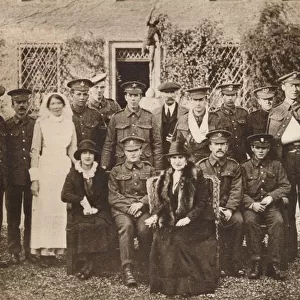 Lady Elizabeth with Countess of Strathmore and convalescent wounded soldiers, 1916