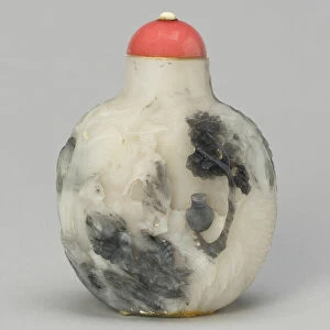 Snuff Bottle with Fishermen, Qing dynasty (1644-1911), 1740-1800. Creator: Unknown