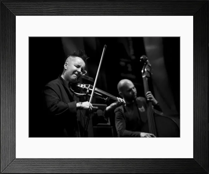 Framed Print : Nigel Kennedy, 2009. Artist: Alan John Ainsworth Framed Print : Nigel Kennedy, 2009. Artist: Alan John Ainsworth