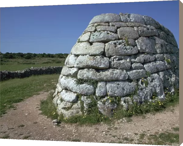 Menorca Naveta d es Tudons, c. 2000 BC