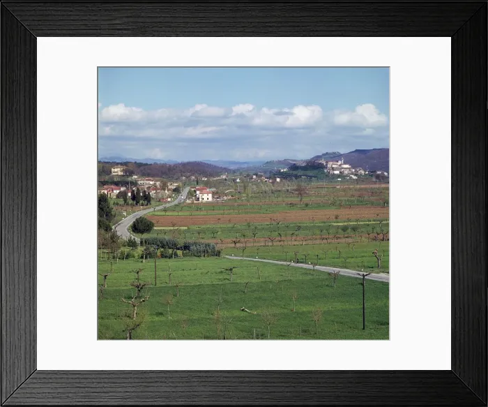 Framed Print : Landscape near Arezzo in central Italy Framed Print : Landscape near Arezzo in central Italy