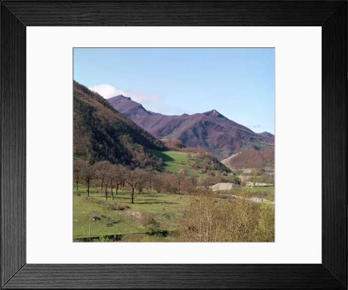 Framed Print : The upper Tiber valley above Sansepolcro Framed Print : The upper Tiber valley above Sansepolcro