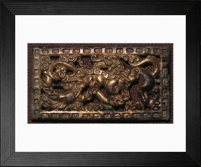 Framed Print : Chinese bronze belt-buckle with animals in combat, 5th century BC Framed Print : Chinese bronze belt-buckle with animals in combat, 5th century BC