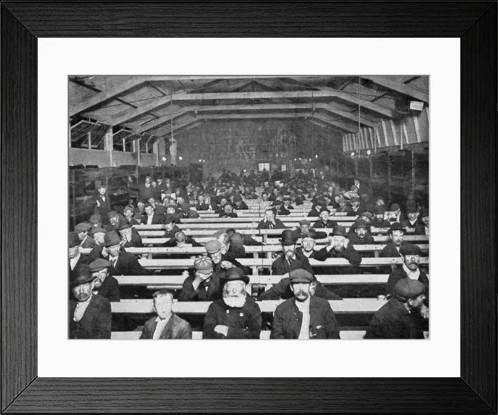 Framed Print : Salvation Army shelter, Blackfriars, London, early 20th century Framed Print : Salvation Army shelter, Blackfriars, London, early 20th century