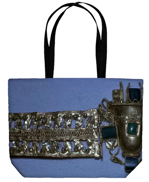 Roman gold bracelet set with glass imitating emeralds, 1st century