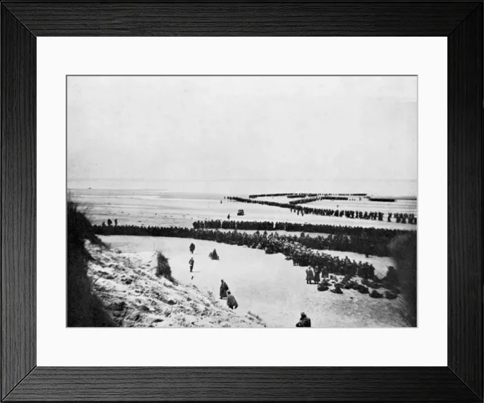 Framed Print : British retreat from Dunkirk, World War 2, 1940 Framed Print : British retreat from Dunkirk, World War 2, 1940