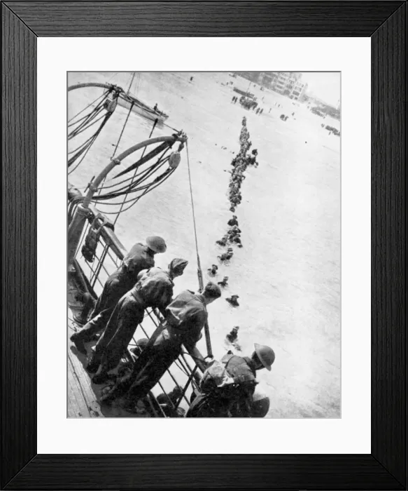 Framed Print : Evacuation of British troops from Dunkirk, 27 May - 3 June 1940 Framed Print : Evacuation of British troops from Dunkirk, 27 May - 3 June 1940