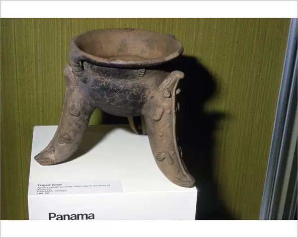 Pottery Tripod Bowl with three rattle-legs in the form of Alligators, Chiriqui, Panama
