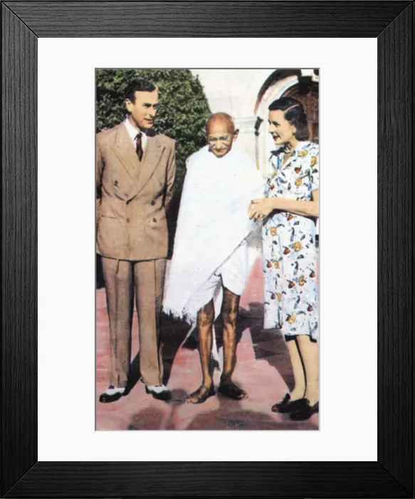 Framed Print : Mohondas Karamchand Gandhi (1869-1948), standing between Lord and Lady Mountbatten Framed Print : Mohondas Karamchand Gandhi (1869-1948), standing between Lord and Lady Mountbatten