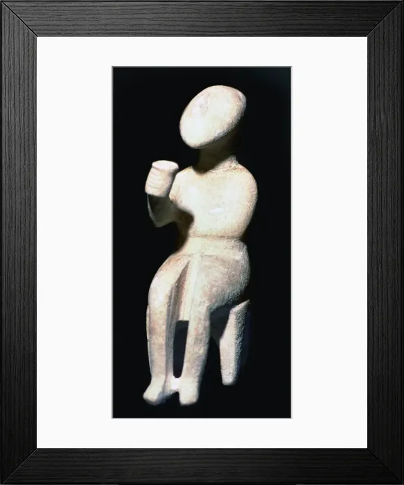 Framed Print : Cycladic male seated figure, 25th century BC Framed Print : Cycladic male seated figure, 25th century BC