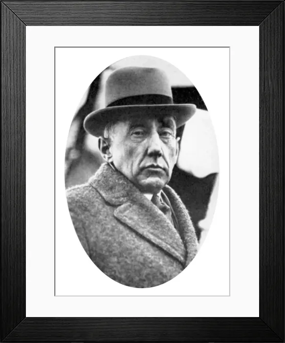 Framed Print : Roald Engelbrecht Gravning Amundsen (1872-1928), Norwegian explorer Framed Print : Roald Engelbrecht Gravning Amundsen (1872-1928), Norwegian explorer