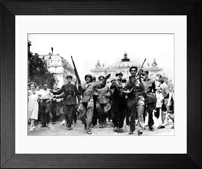 Framed Print : Liberation of Paris, 25 August 1944 Framed Print : Liberation of Paris, 25 August 1944