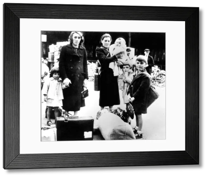 Framed Print : Refugees with their belongings, German-occupied Paris, July 1940 Framed Print : Refugees with their belongings, German-occupied Paris, July 1940