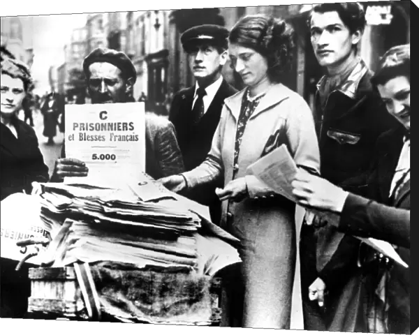 Distribution of the first official lists of wounded and captured French people, Paris, 25 July 1940