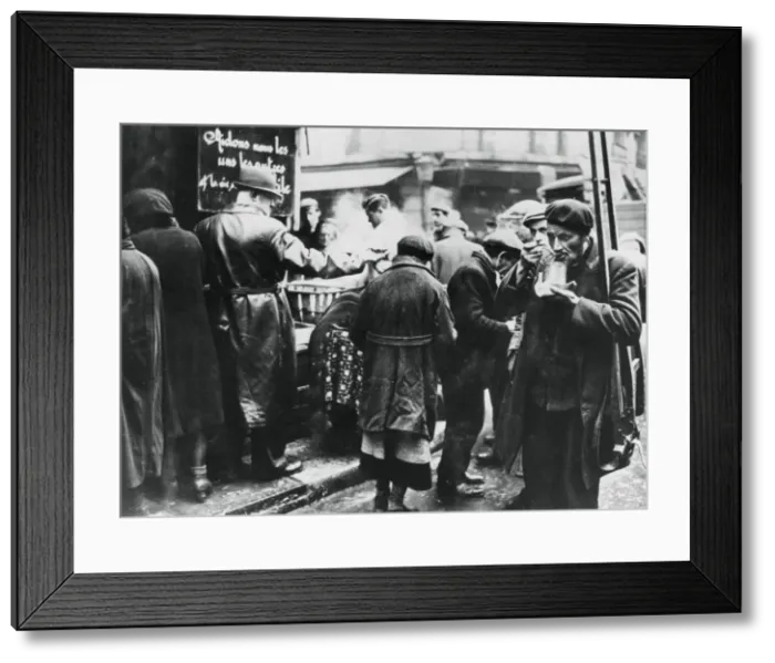 Framed Print : Soup kitchen for the needy, les Halles, German-occupied Paris, February 1941 Framed Print : Soup kitchen for the needy, les Halles, German-occupied Paris, February 1941