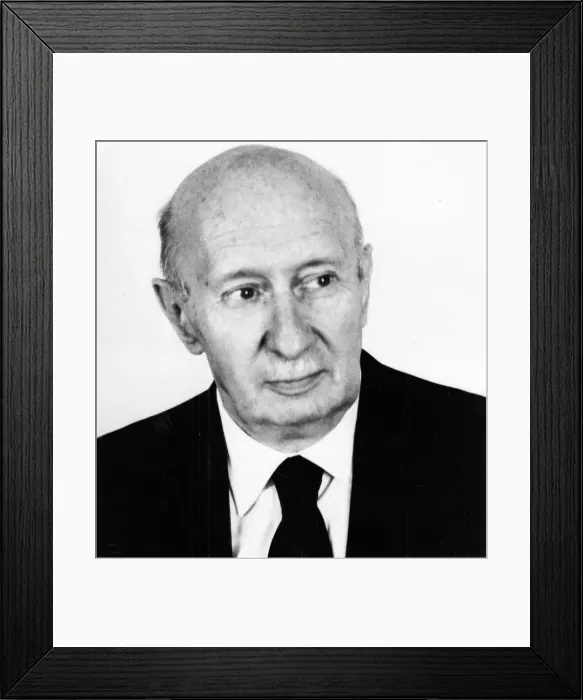 Framed Print : George von Bekesy (1899-1972), Hungarian-born American physiologist Framed Print : George von Bekesy (1899-1972), Hungarian-born American physiologist