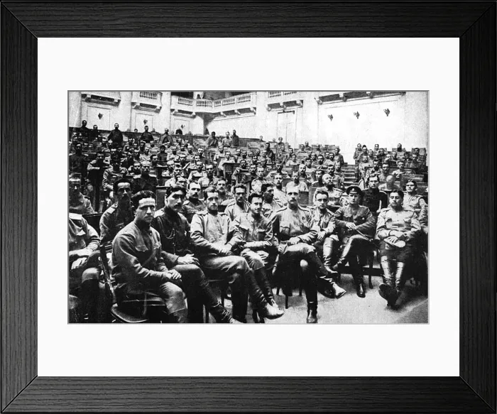 Framed Print : Seizure of the Russian Parliament in Petrograd by revolutionary soldiers, Russia, 1917 Framed Print : Seizure of the Russian Parliament in Petrograd by revolutionary soldiers, Russia, 1917