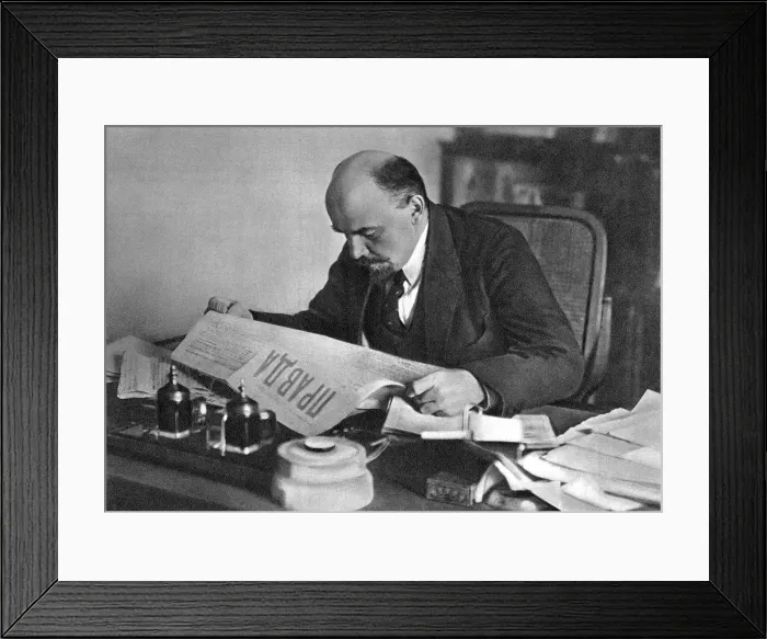 Framed Print : Vladimir Ilyich Ulyanov (Lenin), Russian Bolshevik revolutionary, reading Pravda, 1918 Framed Print : Vladimir Ilyich Ulyanov (Lenin), Russian Bolshevik revolutionary, reading Pravda, 1918