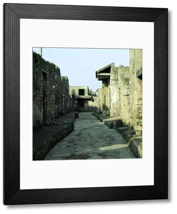 Framed Print : A street of houses, Pompeii, Italy Framed Print : A street of houses, Pompeii, Italy