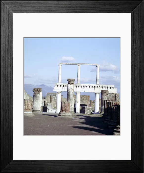 Framed Print : Colomns of the colonnade round the Forum, Pompeii, Italy Framed Print : Colomns of the colonnade round the Forum, Pompeii, Italy