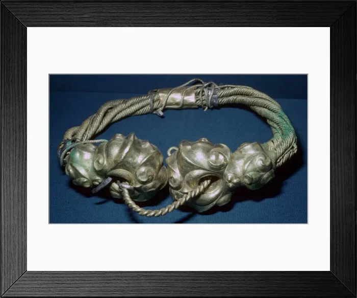 Framed Print : Gold torc from the Snettisham hoard L, Iron Age, c75 BC Framed Print : Gold torc from the Snettisham hoard L, Iron Age, c75 BC