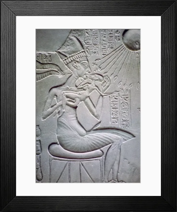 Framed Print : Akhenaten holding one of his daughters Framed Print : Akhenaten holding one of his daughters