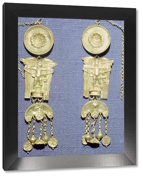 A pair of Roman gold earrings from Granada, Spain