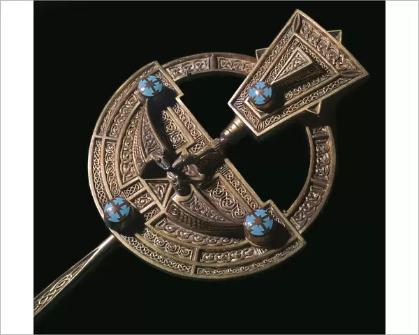 Celtic gilt-silver brooch, 8th century