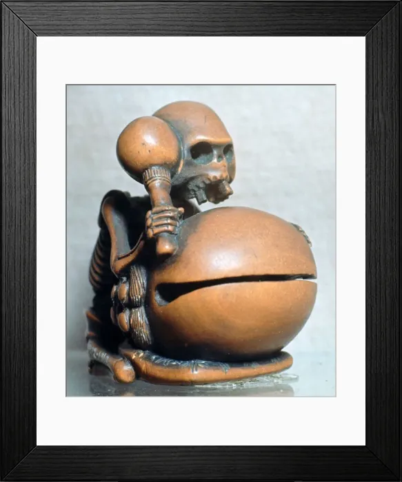 Framed Print : Japanese Netsuke of a skeleton playing a drum, 18th century Framed Print : Japanese Netsuke of a skeleton playing a drum, 18th century