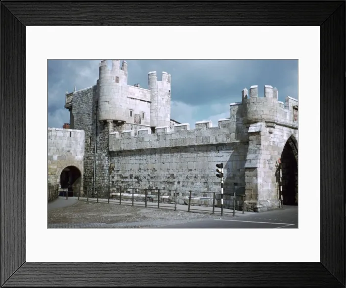 Framed Print : Walmgate Bar in York, 12th century Framed Print : Walmgate Bar in York, 12th century