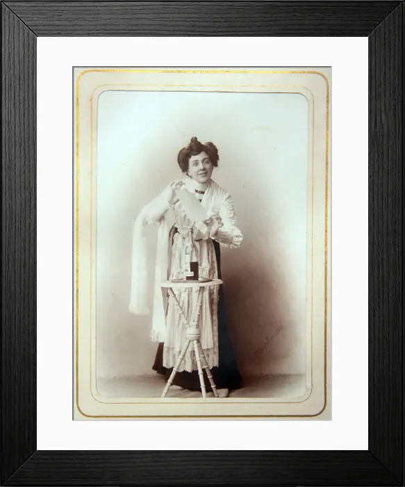 Framed Print : Portrait of the actress Maria Alexeeva-Lilina, 1900s-1910s Framed Print : Portrait of the actress Maria Alexeeva-Lilina, 1900s-1910s
