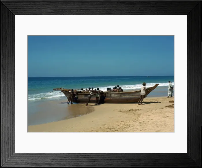 Framed Print : Sri Lankan boat. Artist: CM Dixon Framed Print : Sri Lankan boat. Artist: CM Dixon