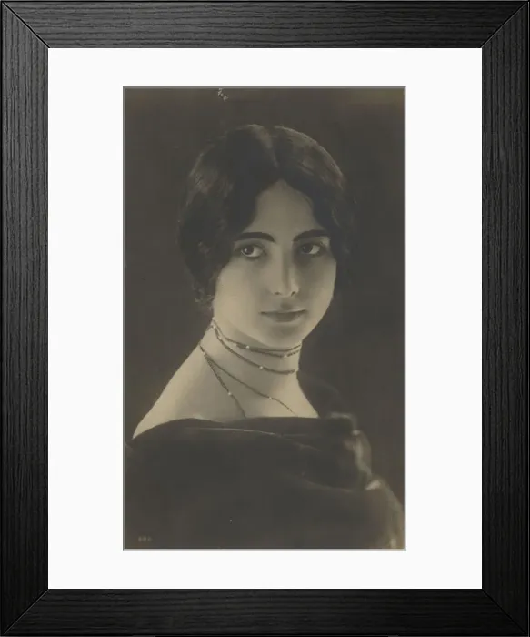 Framed Print : Cleo de Merode, 1903-1904 Framed Print : Cleo de Merode, 1903-1904