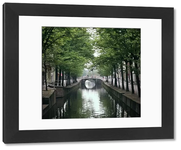 Canal in Oude, Delft. Artist: CM Dixon