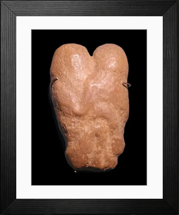 Framed Print : Calcite statuette showing two humans in an embrace, 30th century BC Framed Print : Calcite statuette showing two humans in an embrace, 30th century BC