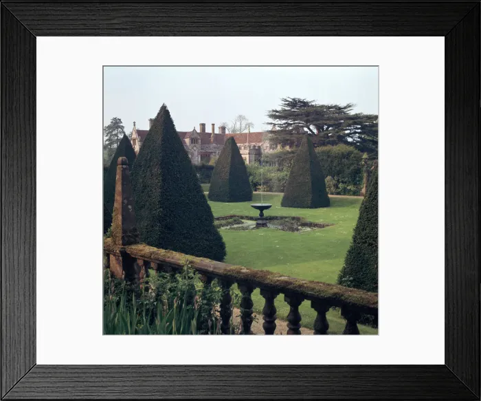 Framed Print : Athelhampton Manor in Dorset, 15th century Framed Print : Athelhampton Manor in Dorset, 15th century