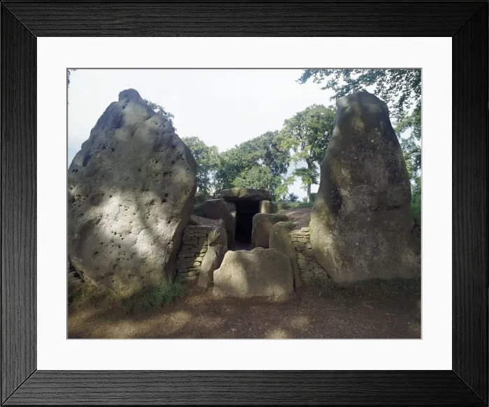 Framed Print : Waylands Smithy, 36th century BC Framed Print : Waylands Smithy, 36th century BC