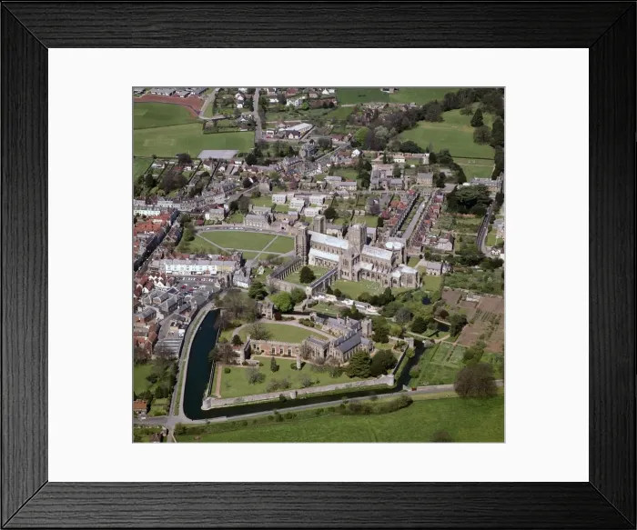 Framed Print : Wells Cathedral and Bishops Palace, 12th century Framed Print : Wells Cathedral and Bishops Palace, 12th century